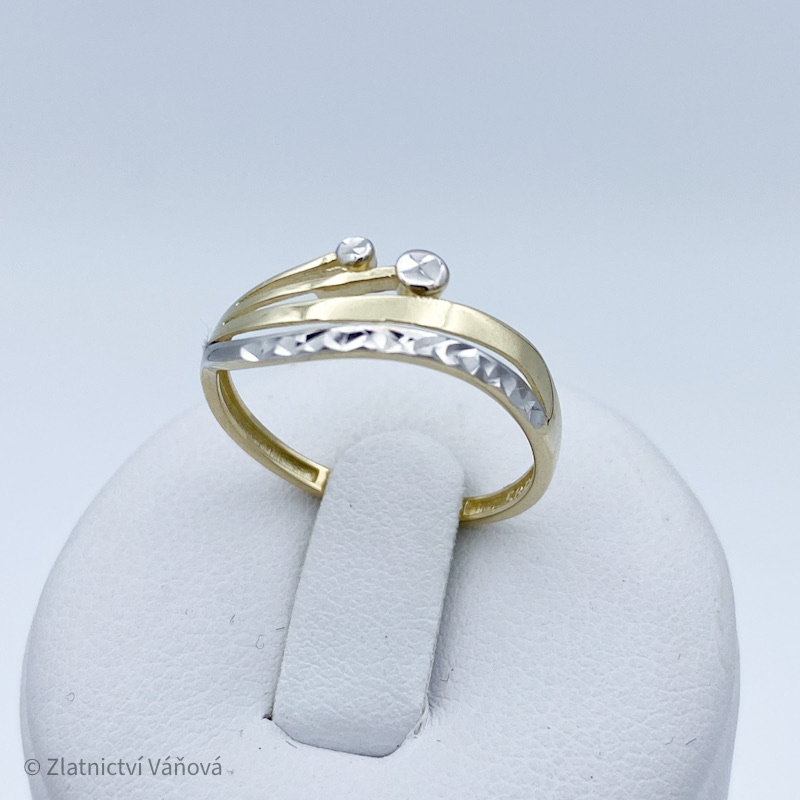 Žluté zlato prsten s bílým broušením